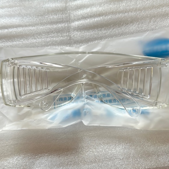 Clear goggle style sunglasses - Picture 2 of 2